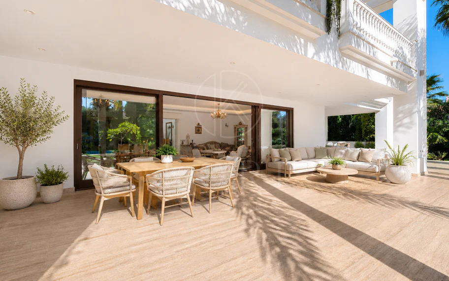 Excepcional Villa junto a la Playa en Guadalmina Baja
