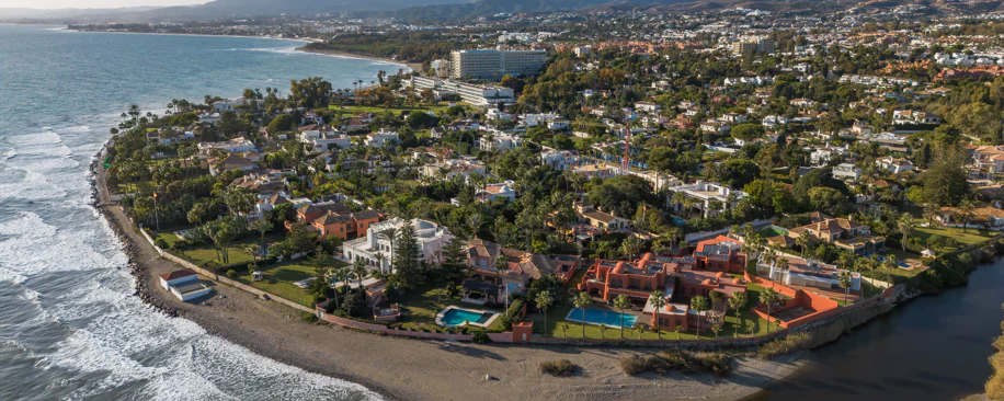 Exceptional Beachside Villa in Guadalmina Baja
