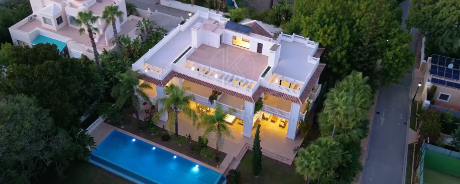 Exceptional Beachside Villa in Guadalmina Baja