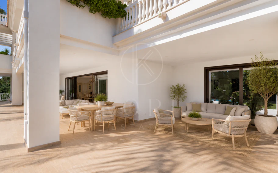Excepcional Villa junto a la Playa en Guadalmina Baja