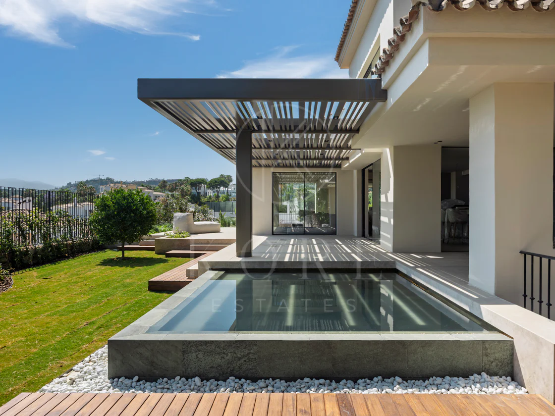 Villa en venta en Nueva Andalucia, Marbella