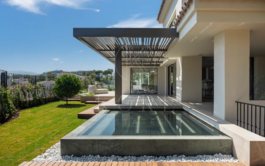 Villa en venta en Nueva Andalucia, Marbella