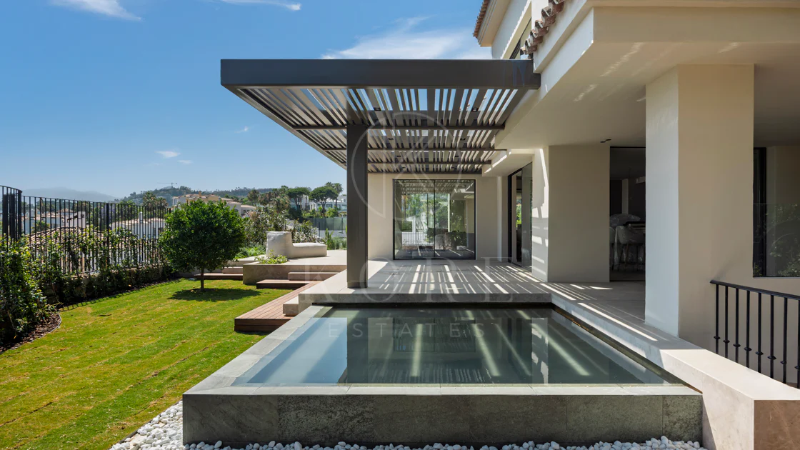 Villa for sale in Nueva Andalucia, Marbella