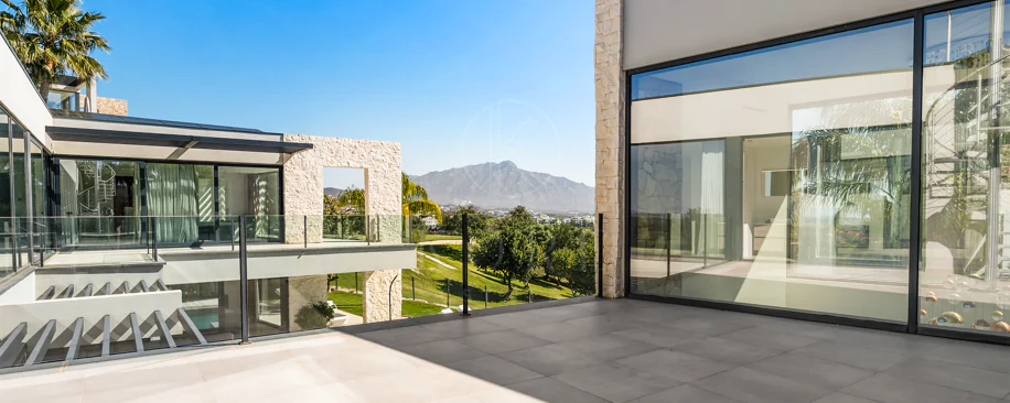 Villa for sale in Benahavis
