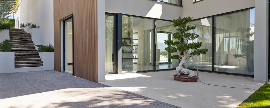 Villa for sale in Benahavis