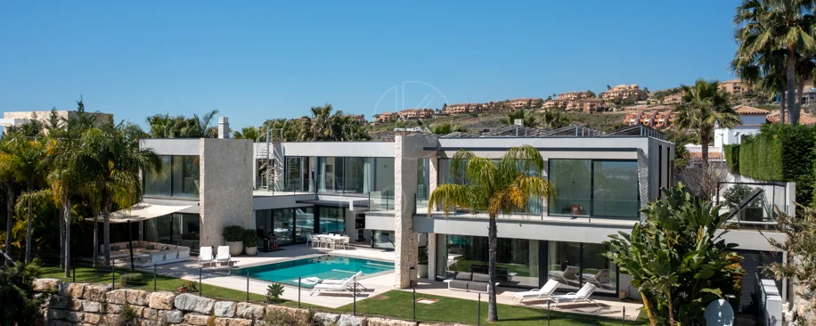 Villa for sale in Benahavis