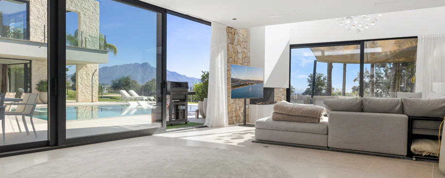 Villa for sale in Benahavis