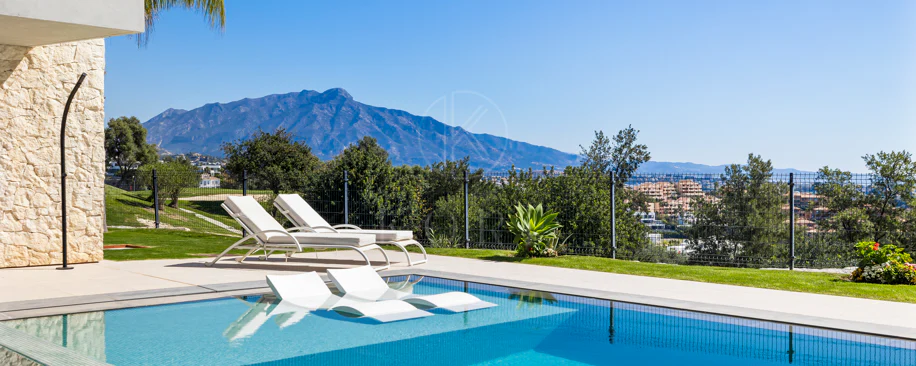 Villa for sale in Benahavis
