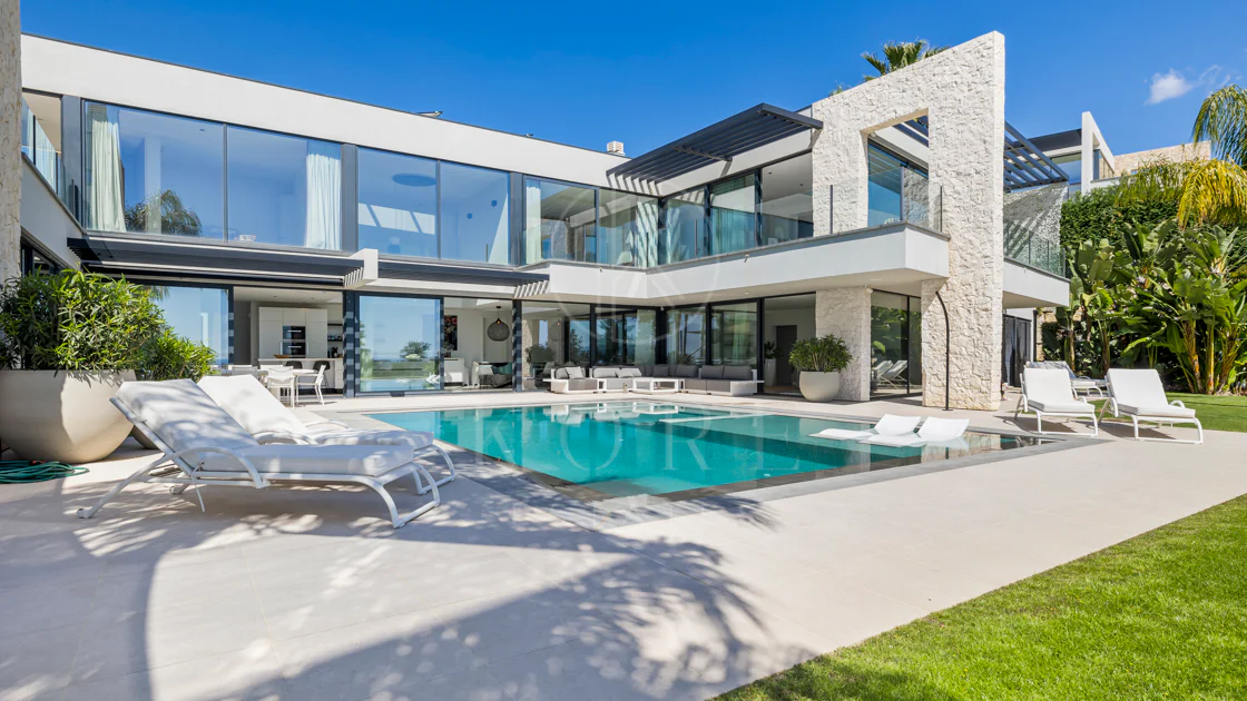 Villa for sale in Benahavis