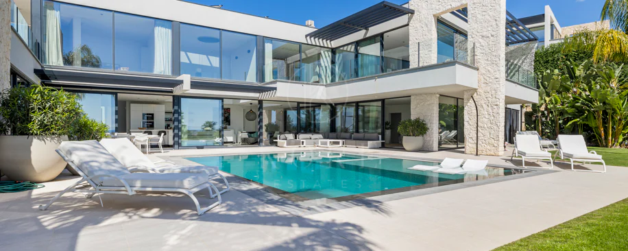 Villa for sale in Benahavis