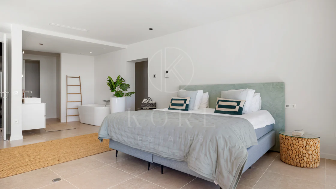 Villa for sale in Benahavis