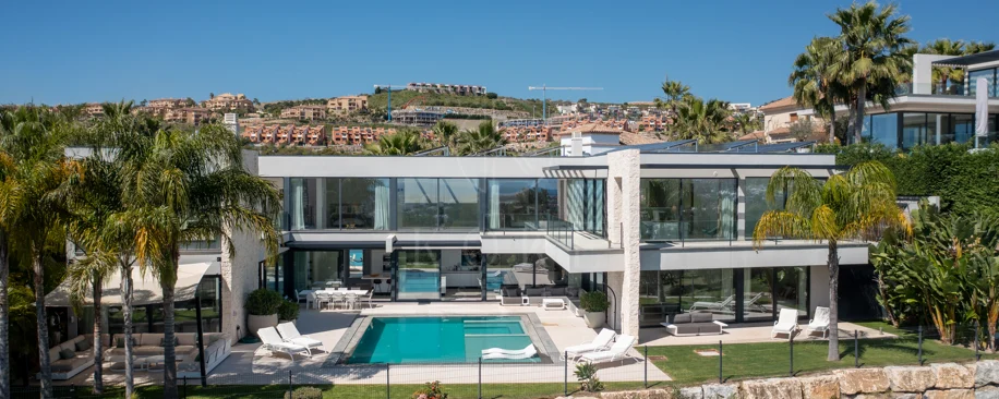 Villa for sale in Benahavis