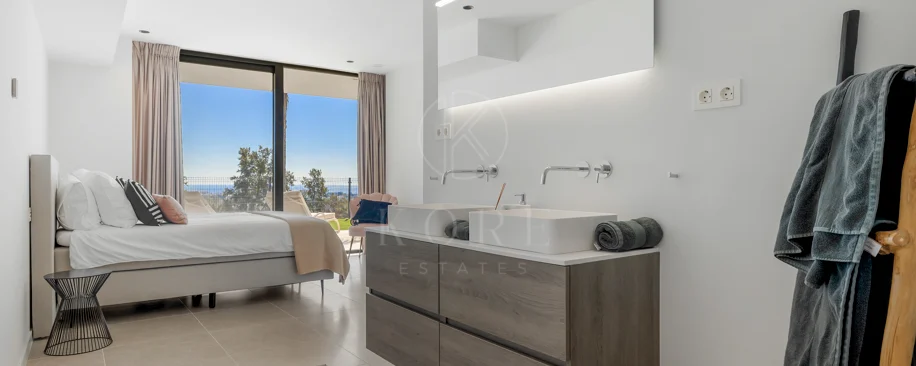Villa for sale in Benahavis