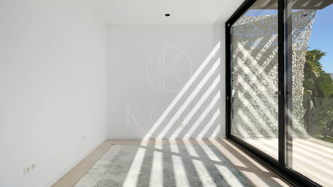 Villa for sale in Benahavis