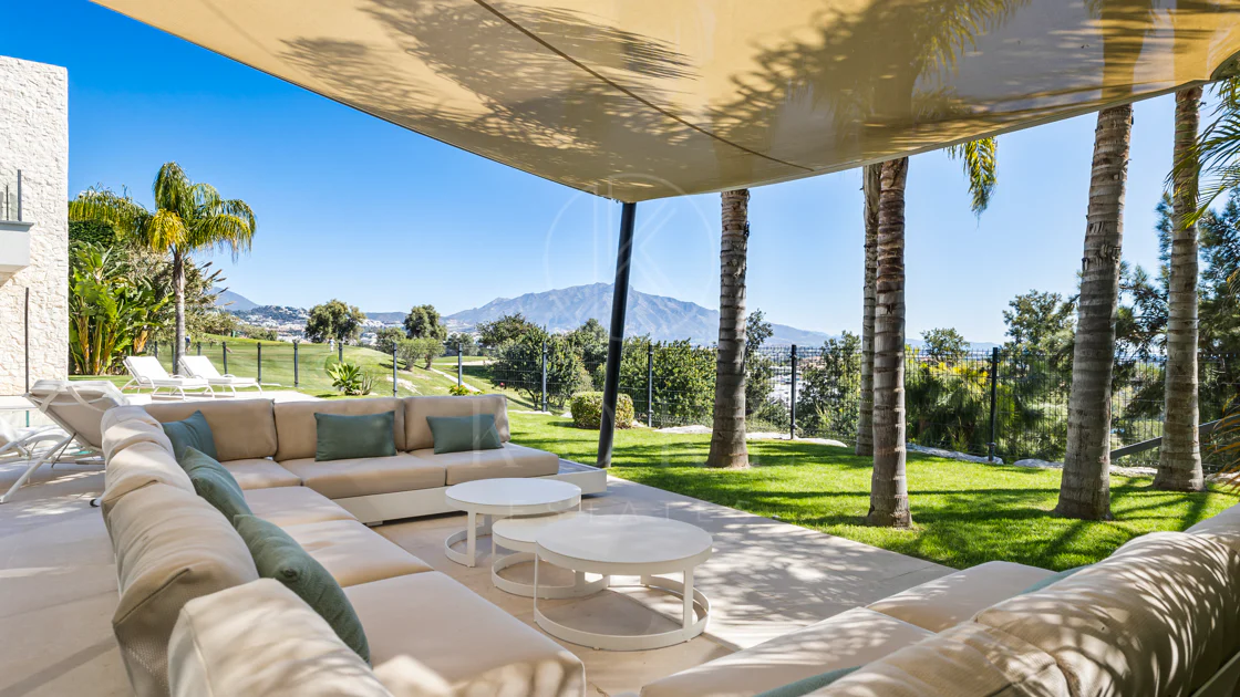 Luxury Frontline Golf Villa in Benahavís with Panoramic Sea Views