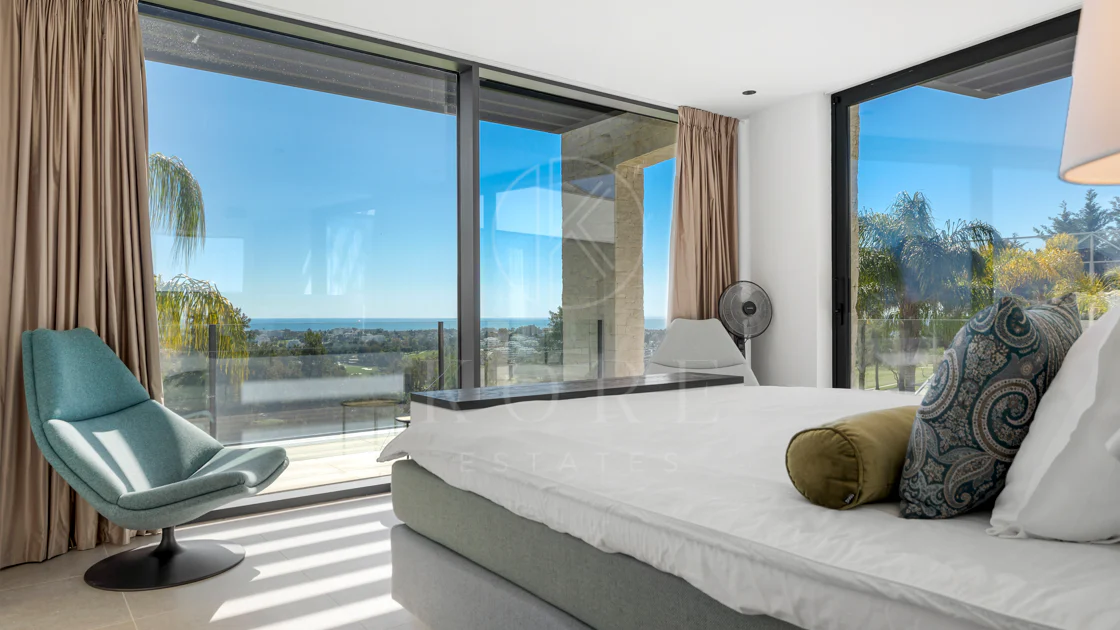 Luxury Frontline Golf Villa in Benahavís with Panoramic Sea Views