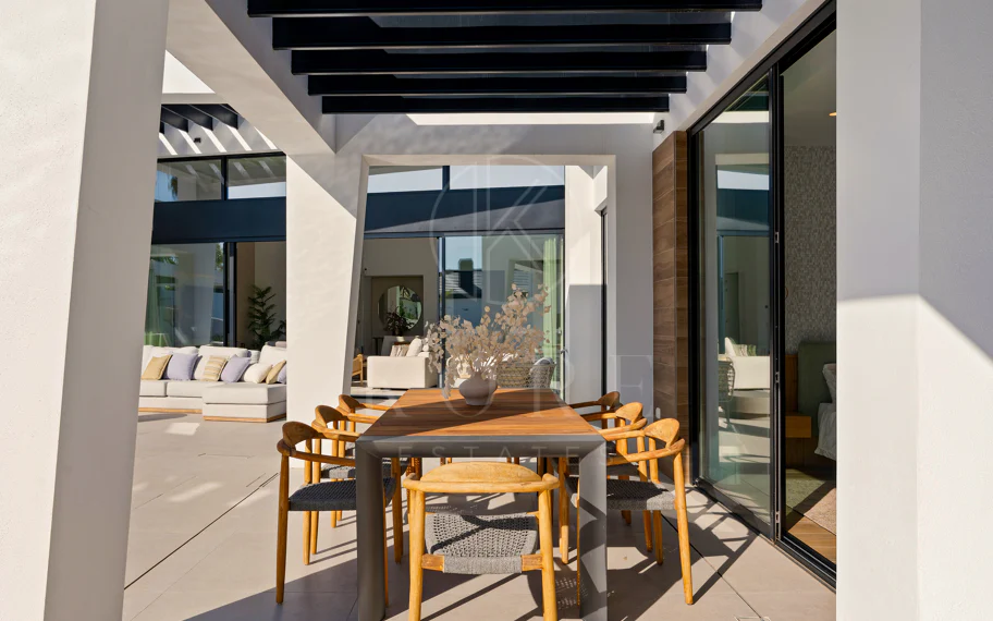 Villa en venta en Los Naranjos, Nueva Andalucia