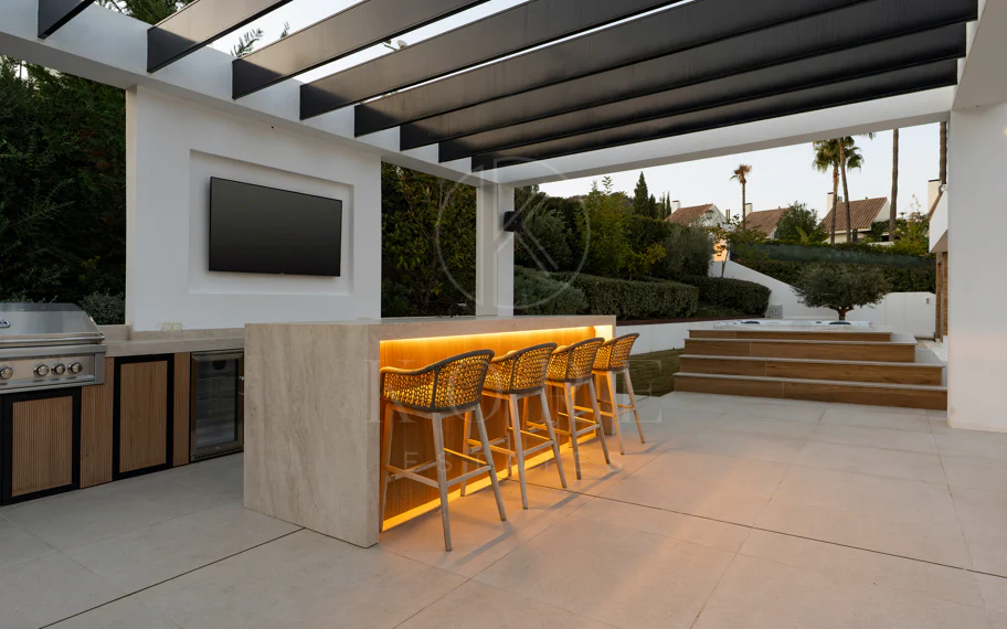 Villa en venta en Los Naranjos, Nueva Andalucia