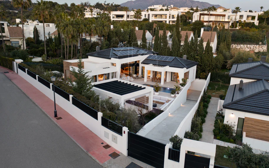 Villa en venta en Los Naranjos, Nueva Andalucia