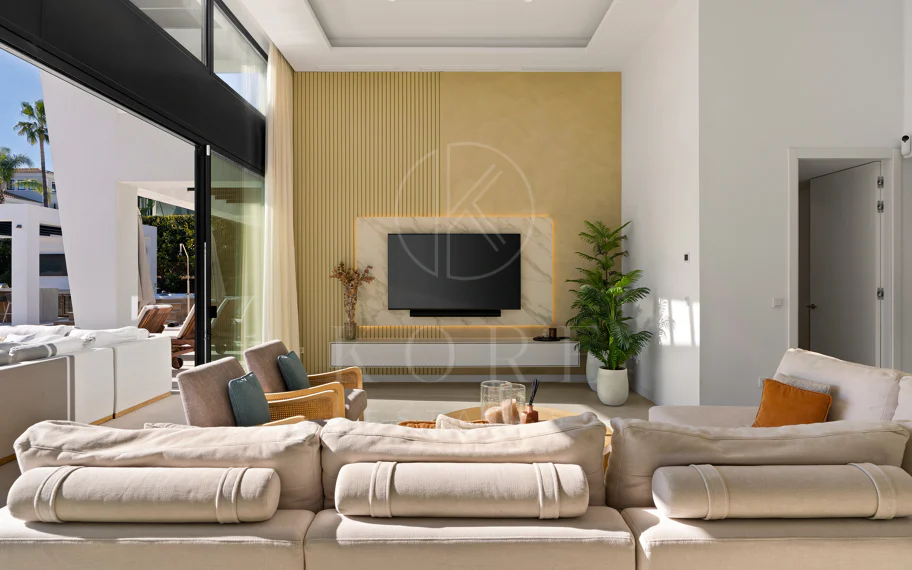 Villa en venta en Los Naranjos, Nueva Andalucia