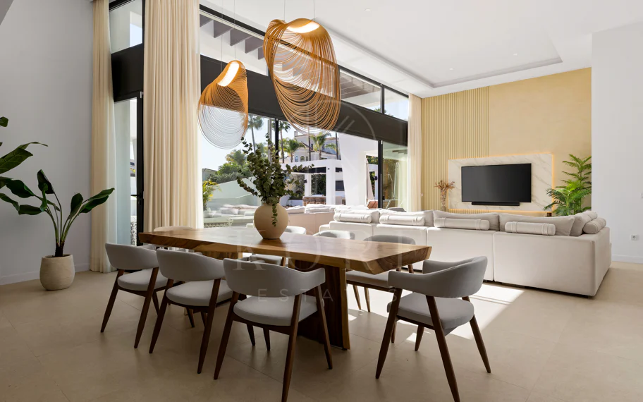 Villa en venta en Los Naranjos, Nueva Andalucia