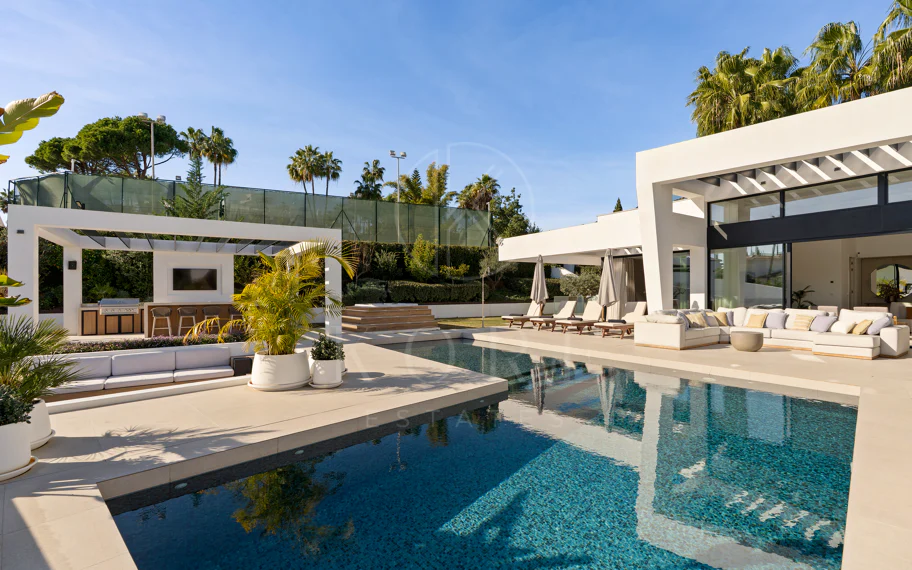 Villa en venta en Los Naranjos, Nueva Andalucia