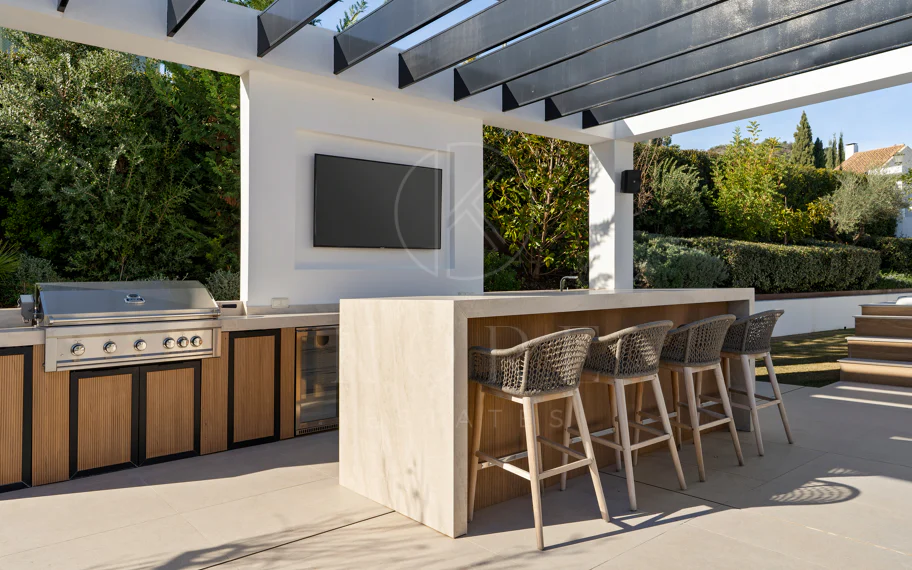 Villa en venta en Los Naranjos, Nueva Andalucia