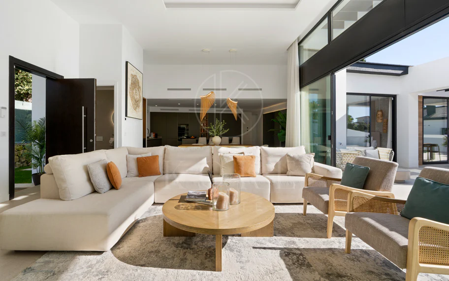 Villa en venta en Los Naranjos, Nueva Andalucia