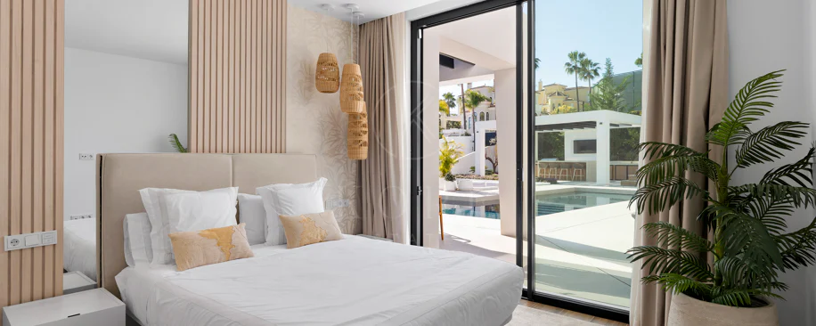 Villa for sale in Los Naranjos, Nueva Andalucia