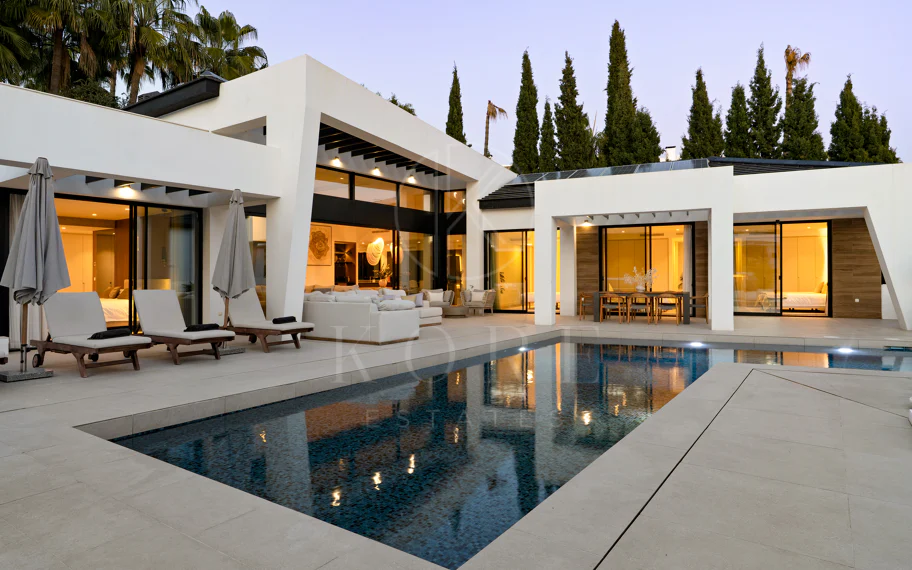 Villa en venta en Los Naranjos, Nueva Andalucia