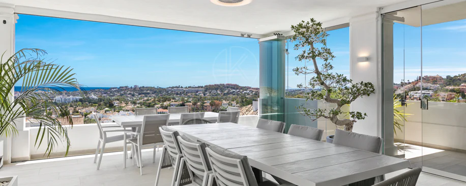 Exclusiva casa de lujo de 7 dormitorios en Nueva Andalucía con vistas al mar y a la montaña