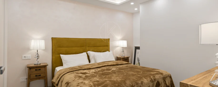 Exclusiva casa de lujo de 7 dormitorios en Nueva Andalucía con vistas al mar y a la montaña