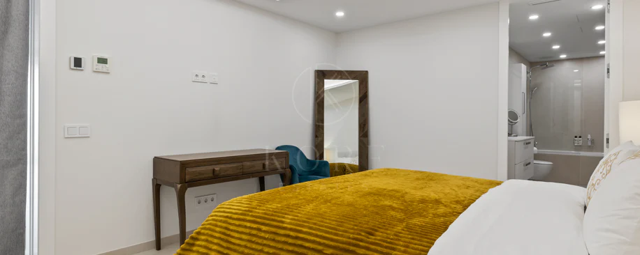 Exclusiva casa de lujo de 7 dormitorios en Nueva Andalucía con vistas al mar y a la montaña