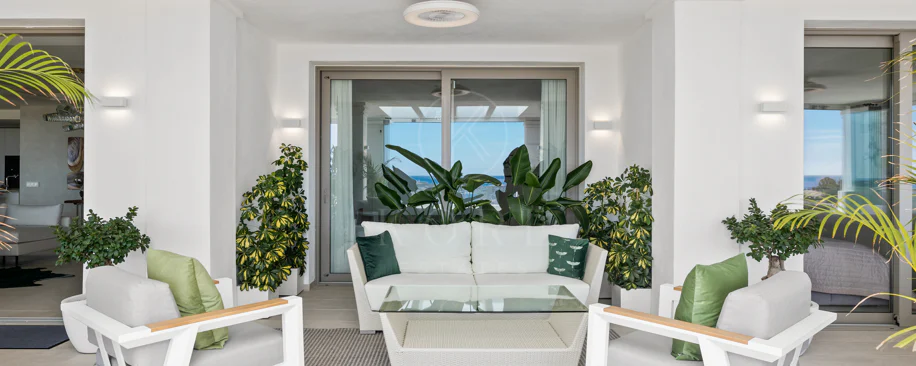 Exclusiva casa de lujo de 7 dormitorios en Nueva Andalucía con vistas al mar y a la montaña