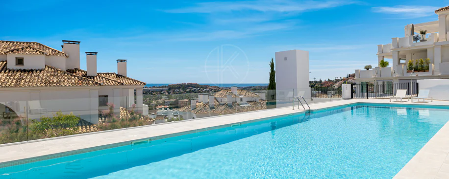 Exclusiva casa de lujo de 7 dormitorios en Nueva Andalucía con vistas al mar y a la montaña