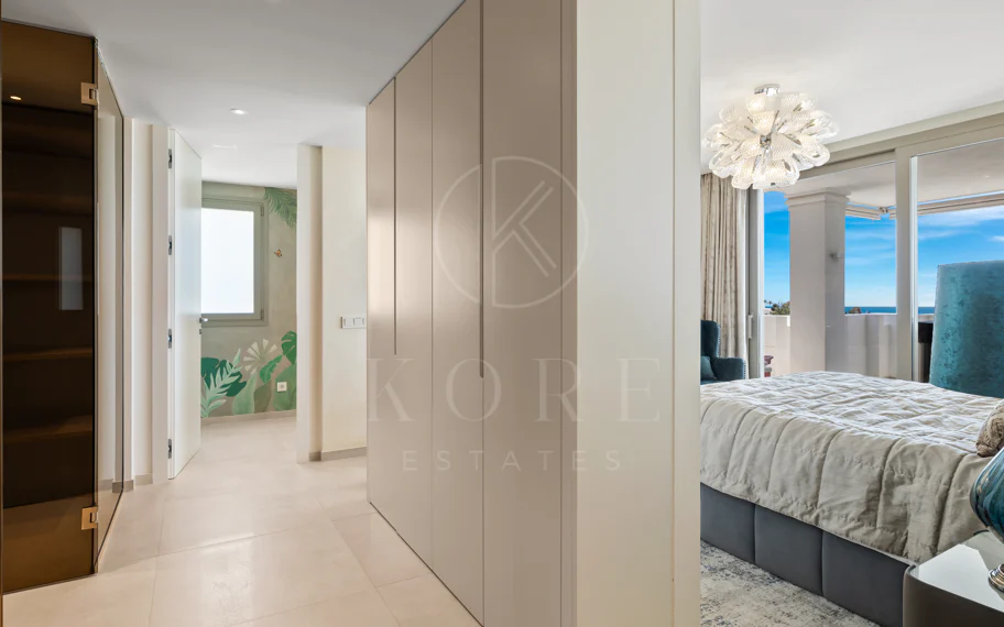 Exclusiva casa de lujo de 7 dormitorios en Nueva Andalucía con vistas al mar y a la montaña