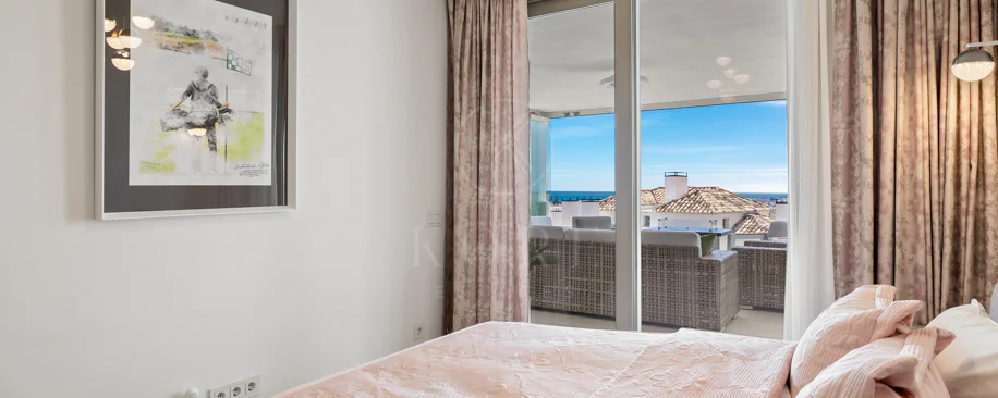 Exclusiva casa de lujo de 7 dormitorios en Nueva Andalucía con vistas al mar y a la montaña
