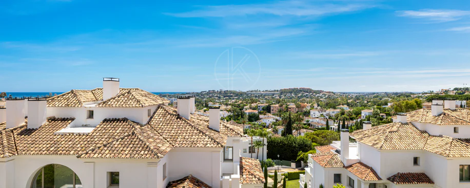 Exclusiva casa de lujo de 7 dormitorios en Nueva Andalucía con vistas al mar y a la montaña