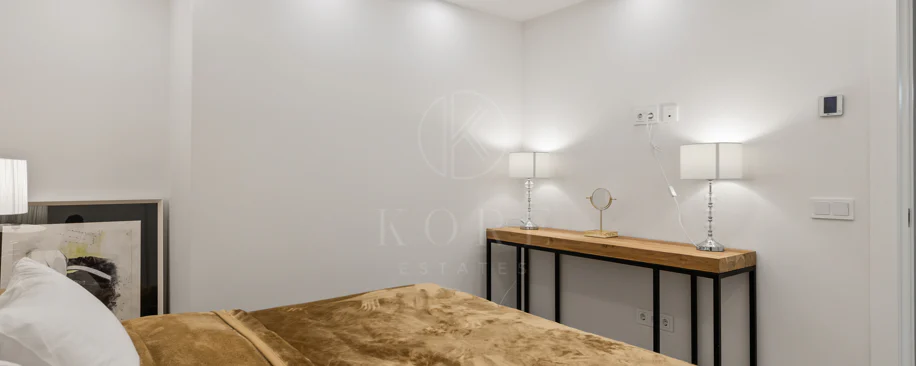 Exclusiva casa de lujo de 7 dormitorios en Nueva Andalucía con vistas al mar y a la montaña