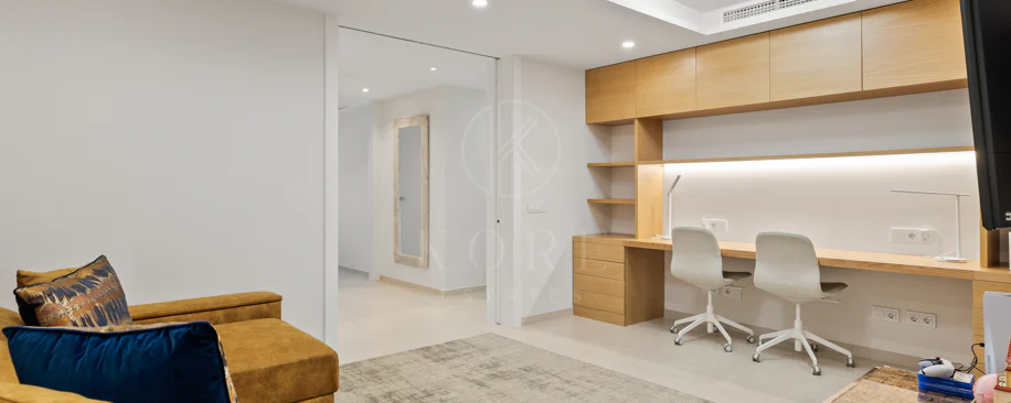 Exclusiva casa de lujo de 7 dormitorios en Nueva Andalucía con vistas al mar y a la montaña