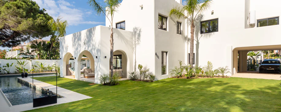 Contemporary Elegance Steps from the Sea in Guadalmina Casasola, Marbella