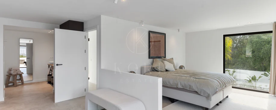 Contemporary Elegance Steps from the Sea in Guadalmina Casasola, Marbella