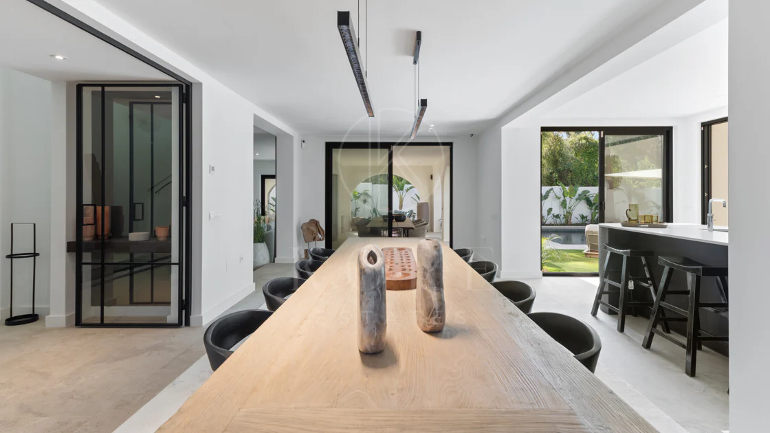 Contemporary Elegance Steps from the Sea in Guadalmina Casasola, Marbella