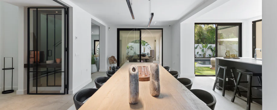 Contemporary Elegance Steps from the Sea in Guadalmina Casasola, Marbella
