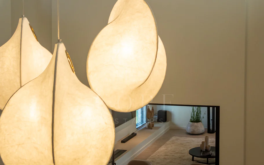 Elegancia Contemporánea a Pocos Pasos del Mar en Guadalmina Casasola, Marbella