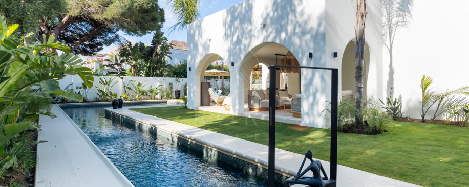 Contemporary Elegance Steps from the Sea in Guadalmina Casasola, Marbella