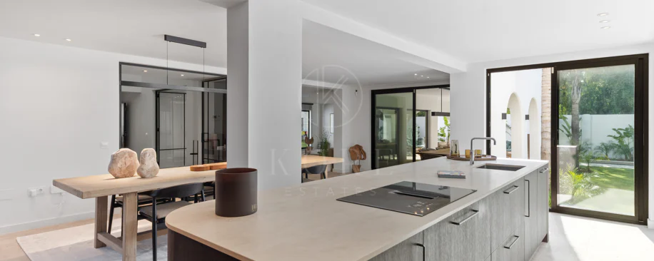 Contemporary Elegance Steps from the Sea in Guadalmina Casasola, Marbella