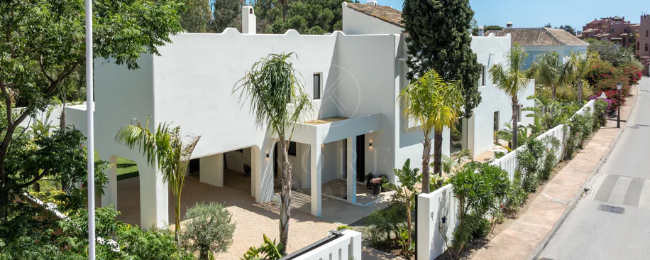Contemporary Elegance Steps from the Sea in Guadalmina Casasola, Marbella