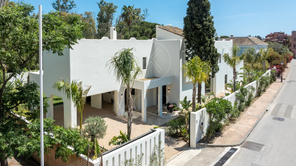 Contemporary Elegance Steps from the Sea in Guadalmina Casasola, Marbella