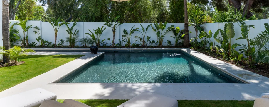 Contemporary Elegance Steps from the Sea in Guadalmina Casasola, Marbella